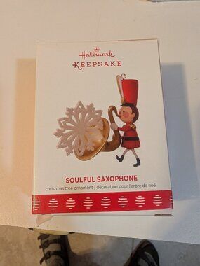Hallmark miniature Christmas ornament, NWT